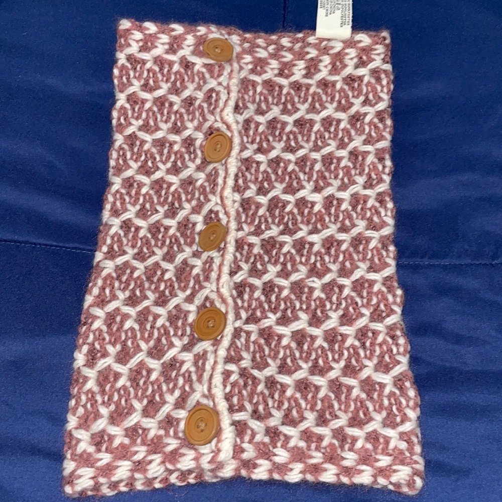 NWOT Simply Noelle Scarf with Buttons